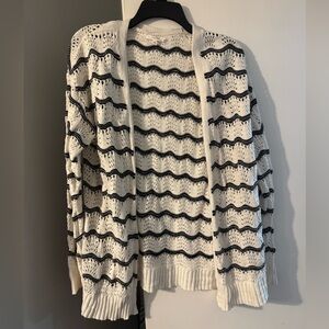 Maurice’s Medium Cardigan black & white